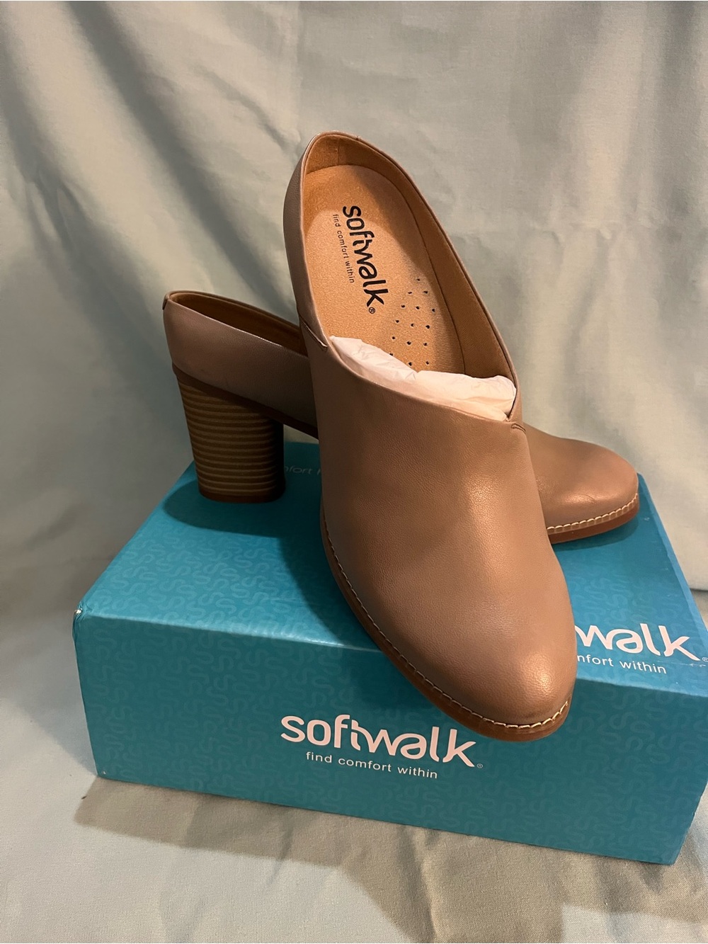 SoftWalk Women's Taupe Slip-On Heels (NEW WITHOUT TAG) box included